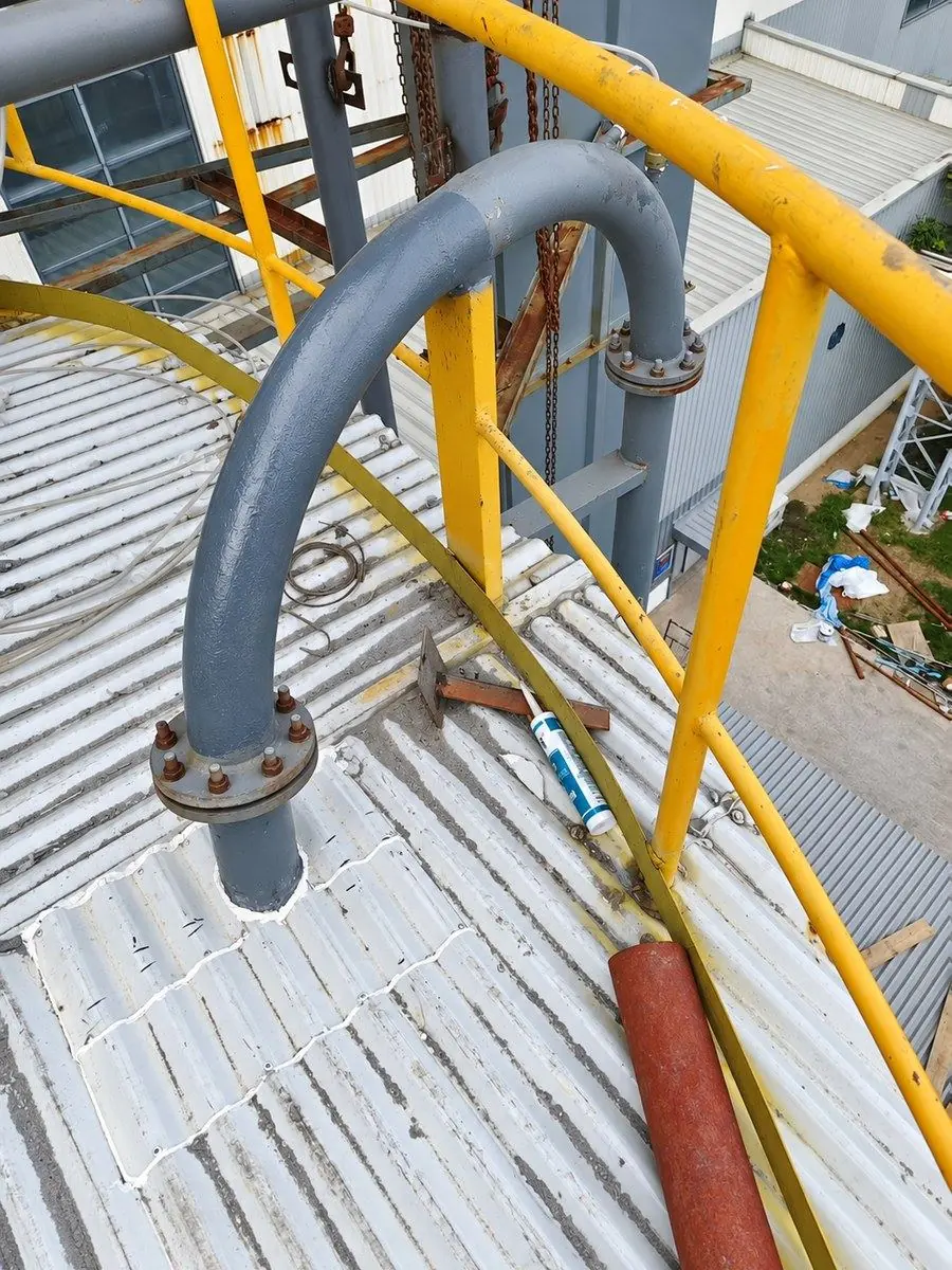New long-radius bend on the ash discharge line, after the retrofit
