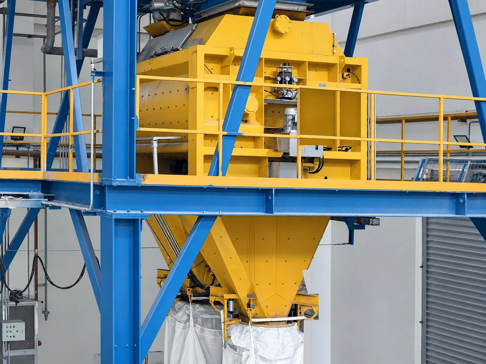 Mixing platform and discharge cone of a stabilization line at a hazardous and medical waste centre in Guizhou